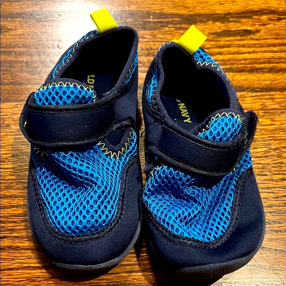 Old Navy Kids Blue and Navy Water Shoes, Size 8